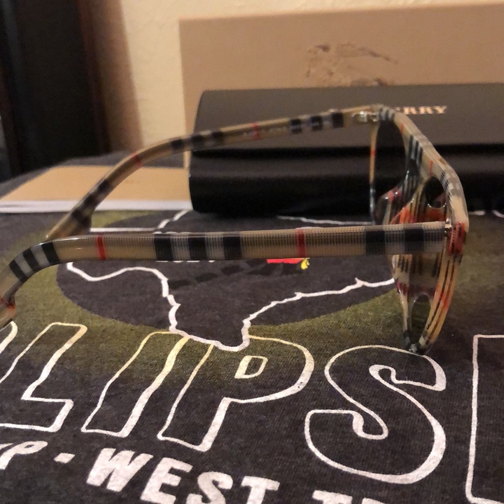 NWOT! Authentic Burberry sunglasses with box and case - Picture 3 of 8